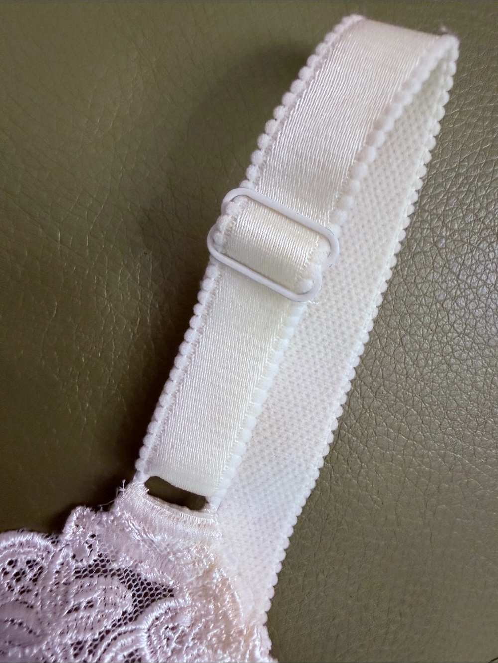 Wacoal Lace-Trim Bodysuit Shapewear in white - Picture 7 of 8